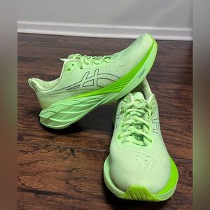 ASICS Novablast 4 Men’s Green/Lime Size 11 Excellent Condition.